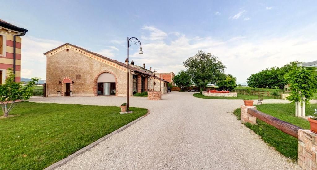 Agriturismo CAMPANELLA courtyard